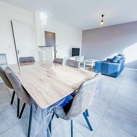 Spacieux Et Chic A Apartment *