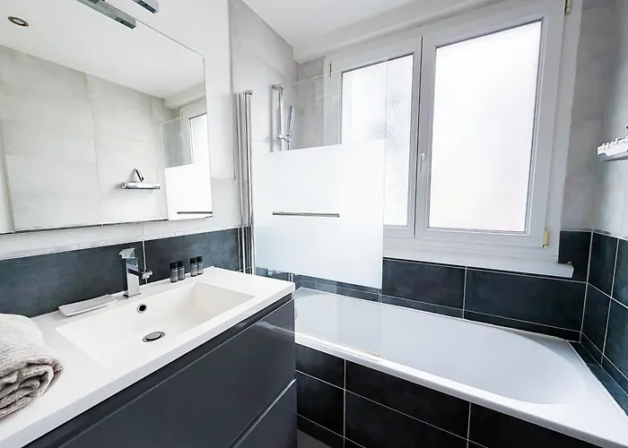 Spacieux Et Chic A Apartment *